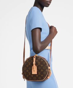 Alternative view of LV BOITE CHAPEAU SOUPLE MM